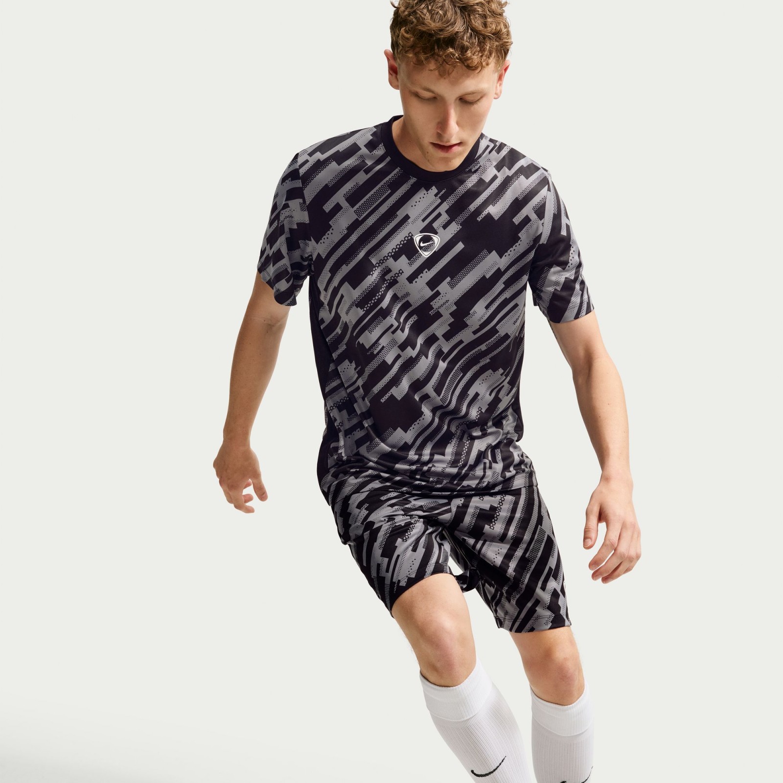 Nike Academy  M
