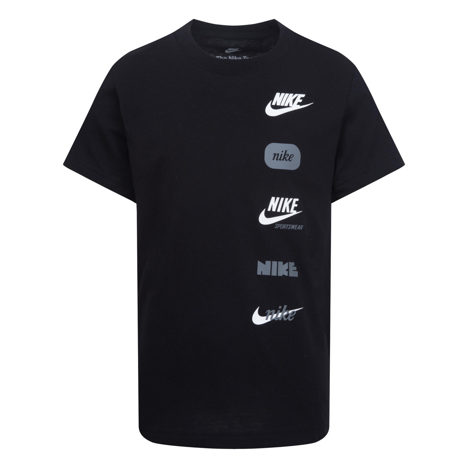 Levně Nike club+ badge tee 116-122 cm