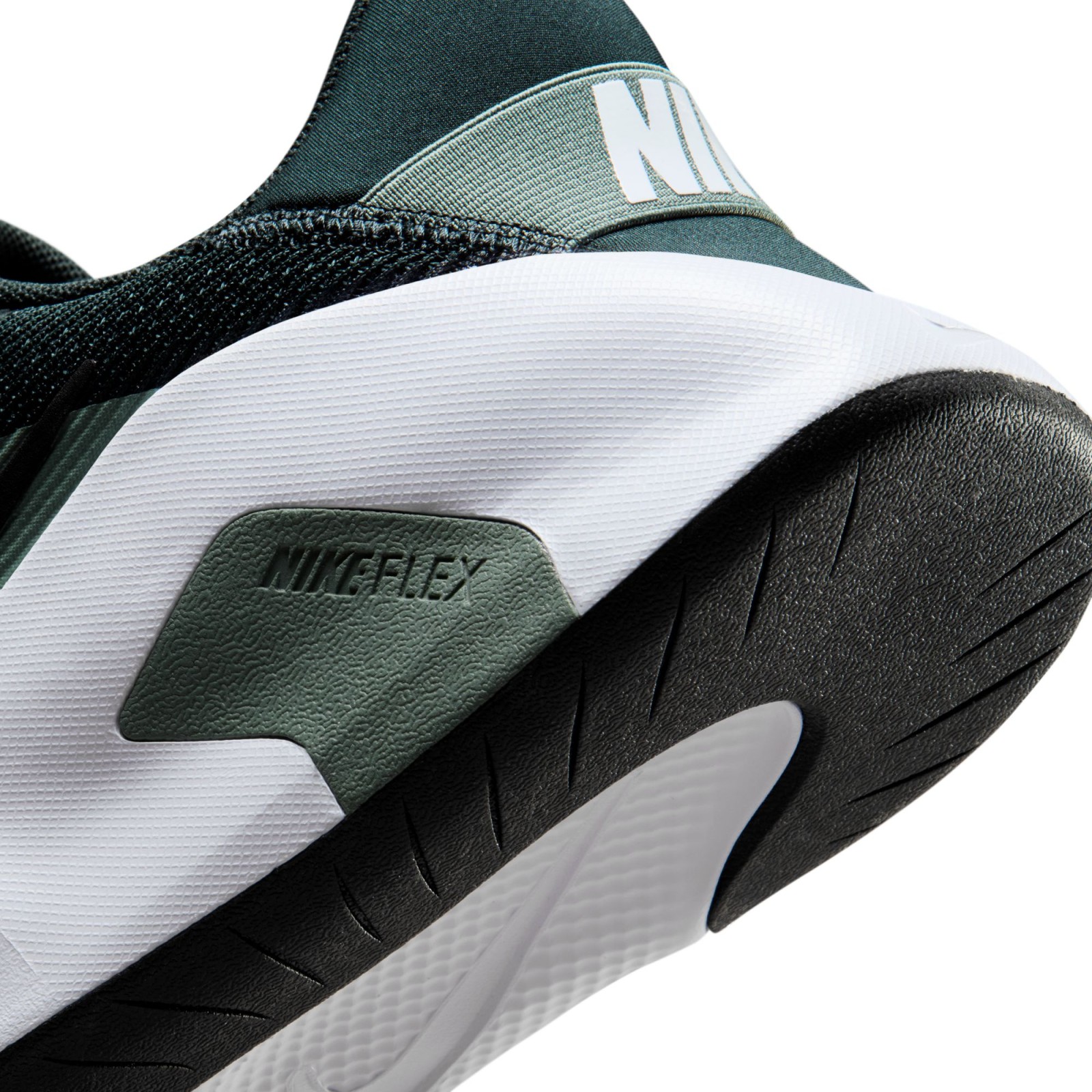 Nike Flex Train 40,5 (obrázek 9)