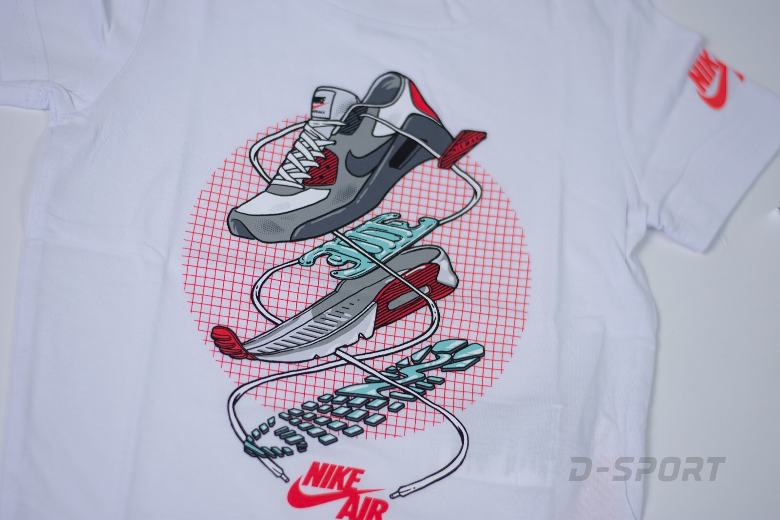 Nike SHORT SLEEVE GRAPHIC T-SHIRT