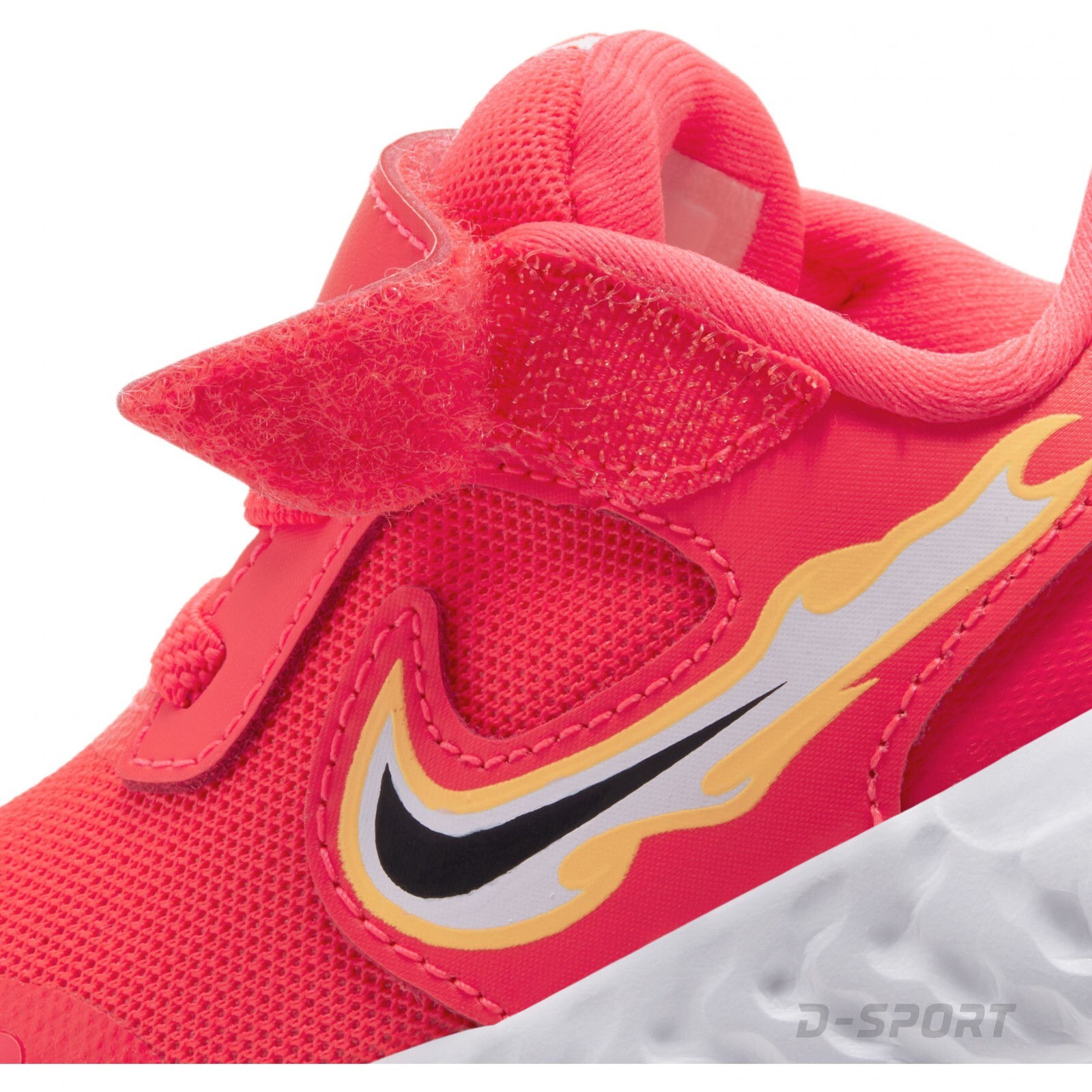 Nike Revolution 5 Fire