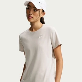 Nike Sportswear Club Essentials